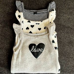 Carter’s onesie bundle (6M)